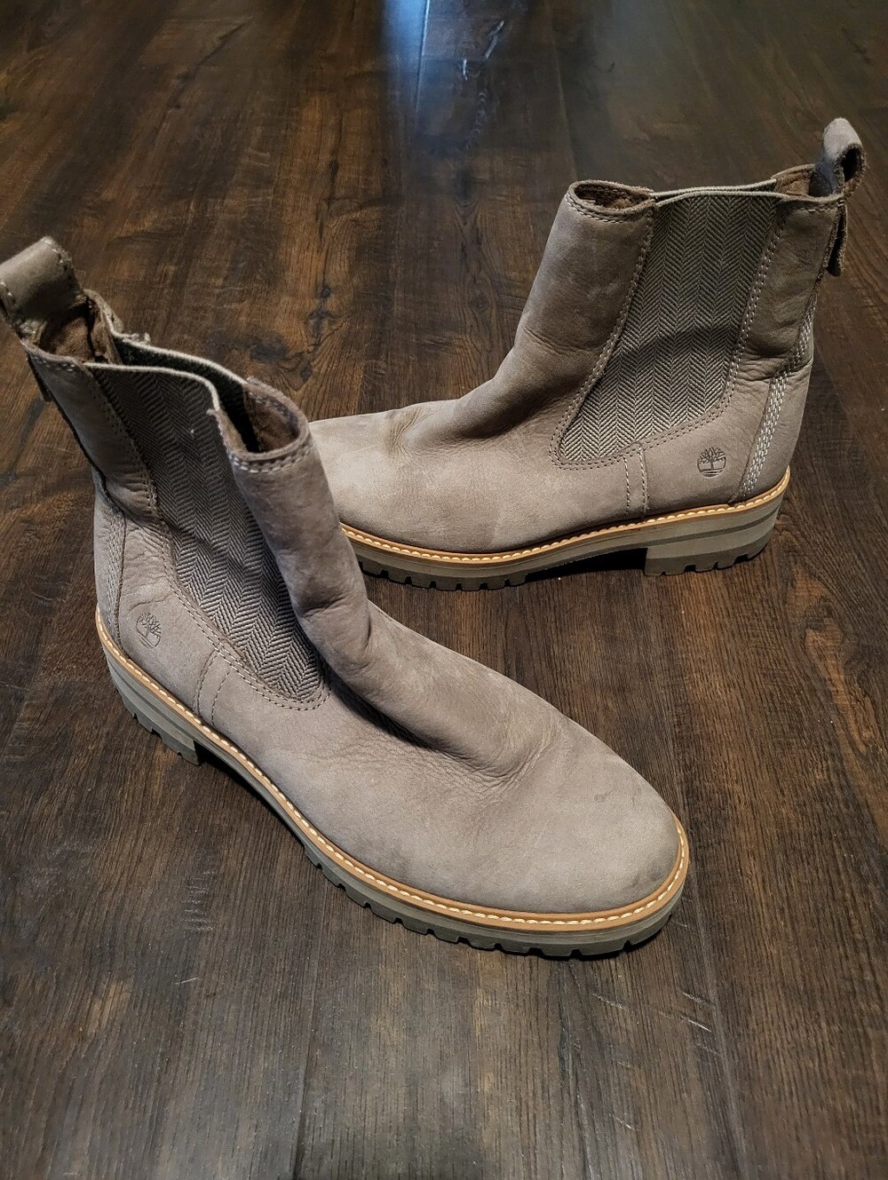 Timberland Courmayeur Valley Chelsea Boots Womens 11 Taupe Grey Nubuck Leather
